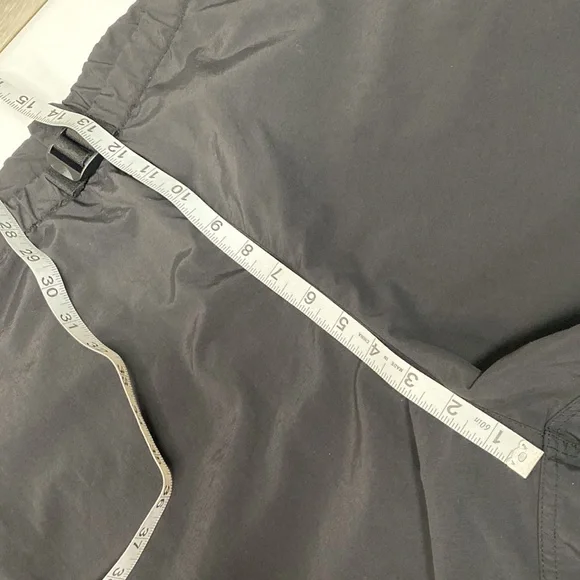 MEC Cargo Style Hiking Shorts Black - Picture 11 of 12